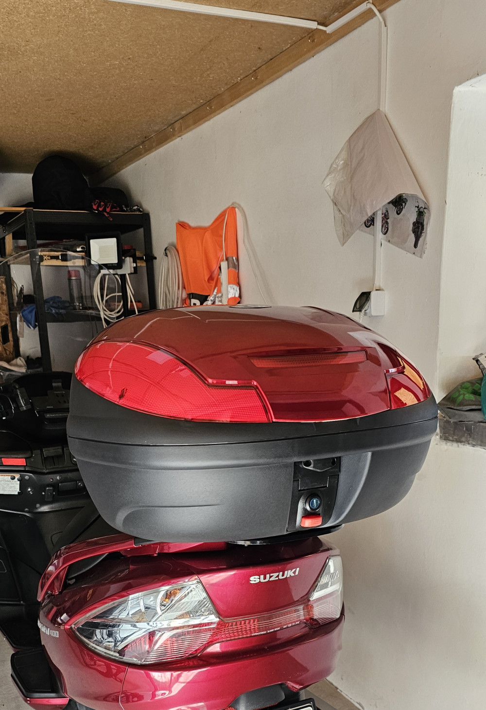 Box hátsó 45l piros /doboz/
