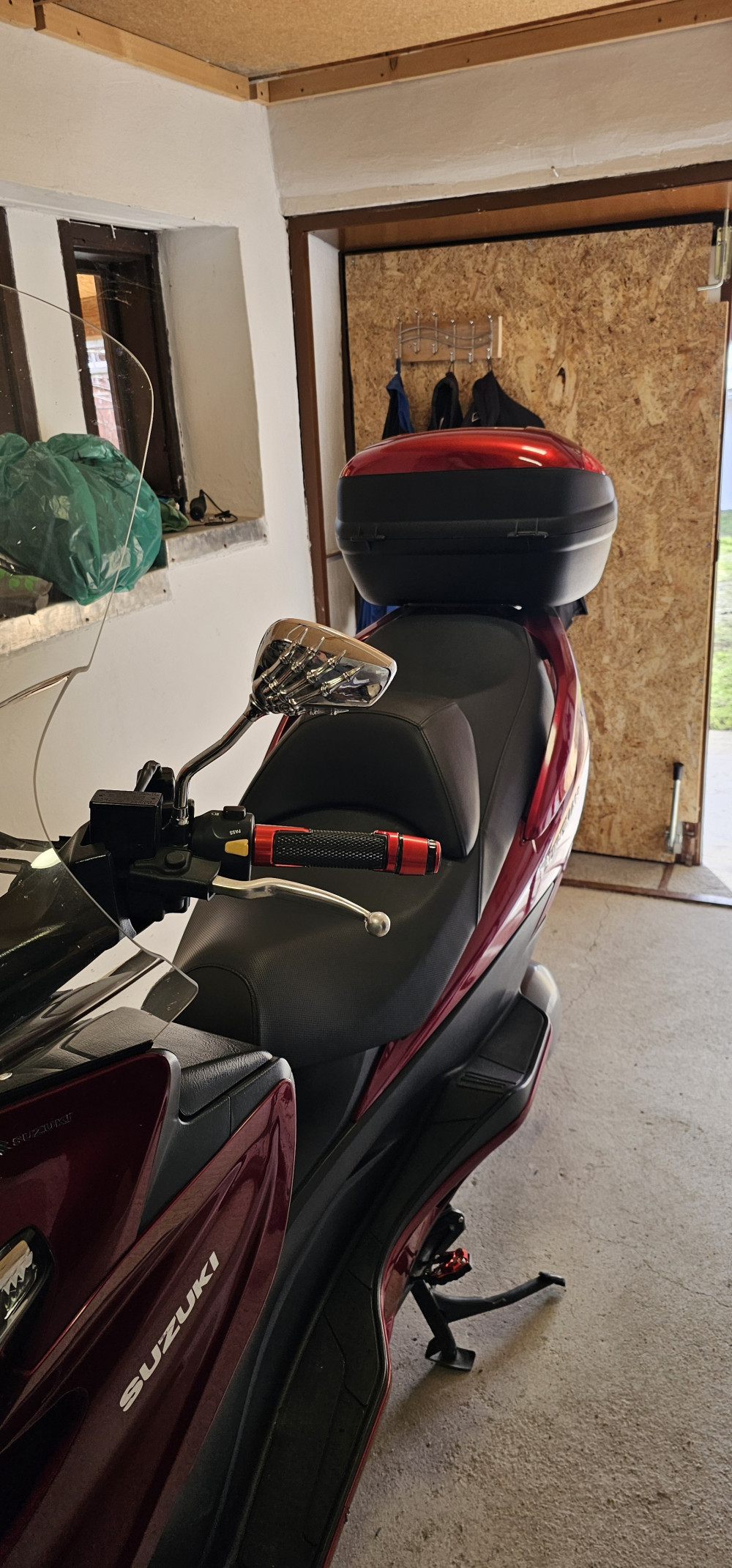 Box hátsó 45l piros /doboz/
