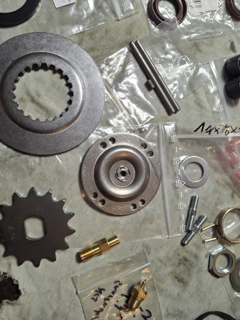 Kuplung állító lemez
