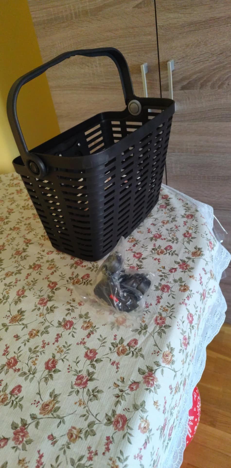 Csomagtartó kosár, első kormányra szerelhető
